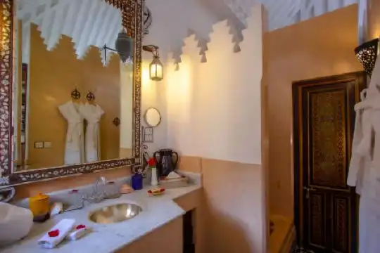 Riad Kaiss by Anika - 131