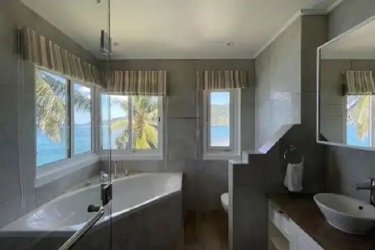 VallonEnd Beachfront Villa with Excellent View - 23