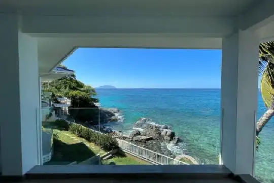 VallonEnd Beachfront Villa with Excellent View - 20