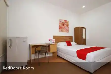 RedDoorz Plus near Plaza Indonesia - 10