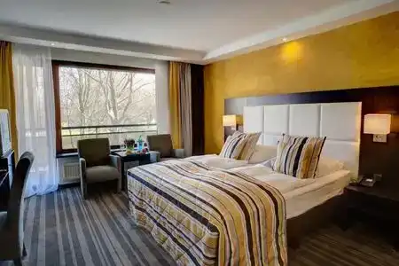 Moers van der Valk - 2