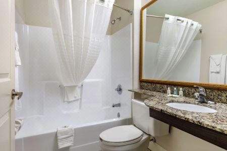 Quality Inn & Suites Longview I-20 - 26