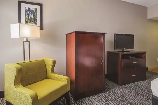 La Quinta Inn & Suites by Wyndham Fresno Northwest - 46