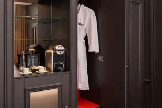 Debrah Brown, a Member of Browns - 39