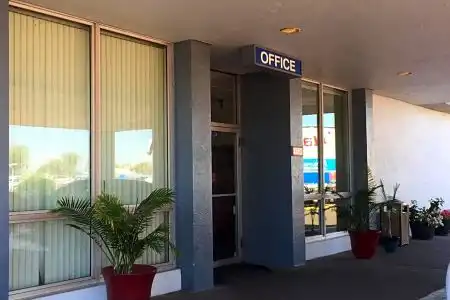 EZ8 Motel Airporter - 8