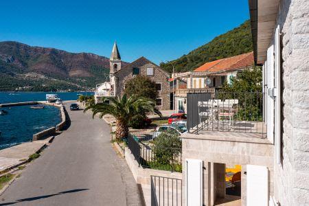 Villa Lastva is a Five Star Seafront Luxury Villa with Privite Pool - 9