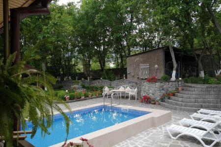 Family Lago & Wine Cellar - 2