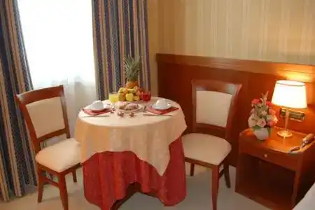 Breakfast in Naples - 4