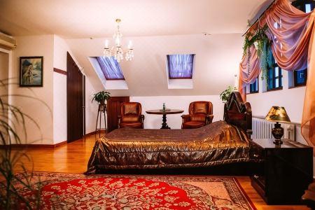 Antique House - 10