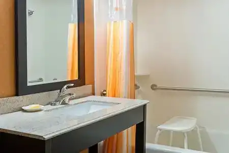 Comfort Inn & Suites Tampa North I-75 - 12