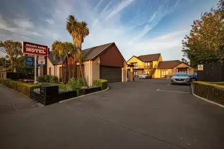 Abbella Lodge Motel - 0