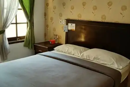 Gloria Amanda - 9