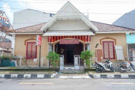 RedDoorz at Golden Inn Tugu Yogyakarta - 8