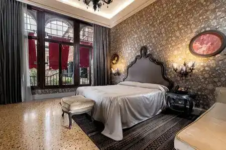 Palazzetto Madonna - 2