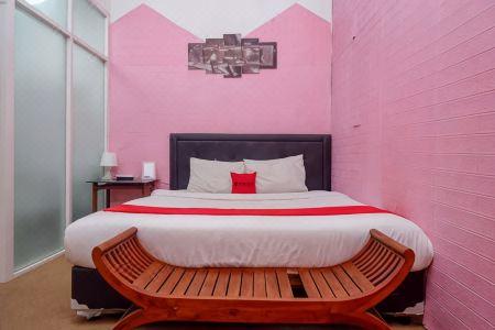 RedDoorz at Golden Inn Tugu Yogyakarta - 0