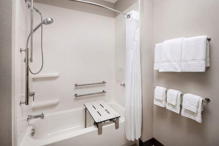 Holiday Inn Express & Suites FT MYERS BEACH-SANIBEL GATEWAY by IHG - 11
