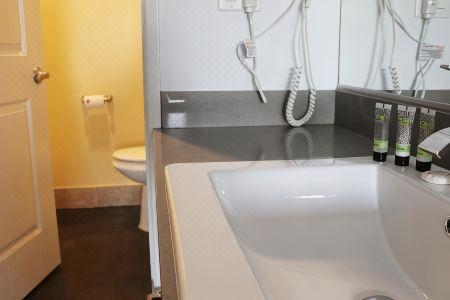 Hometel Suites - 33