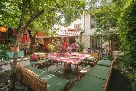 The Wanderers Hostel - 9