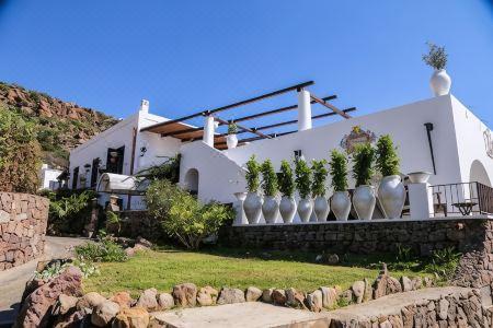 Quartara Boutique - 0