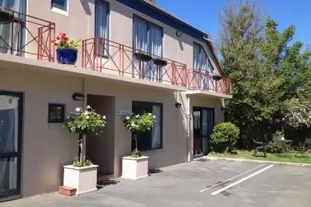 Bush Inn Court Motel - 4