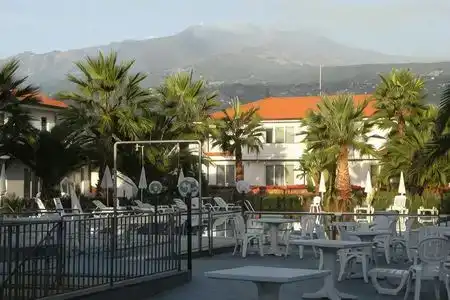 King's House Resort - 4