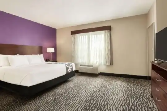 La Quinta Inn & Suites by Wyndham Fresno Northwest - 35
