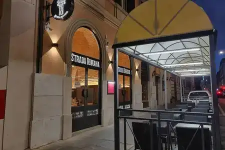 Alessandro Palace & Bar - Hostel - 1