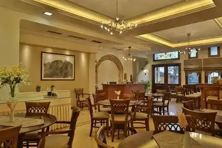 Xenios Dias Boutique - 1