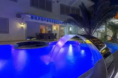 Montelux Apartments - 3
