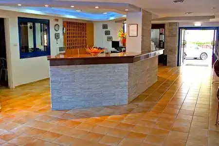 Myroandrou Beach Apartments - 5