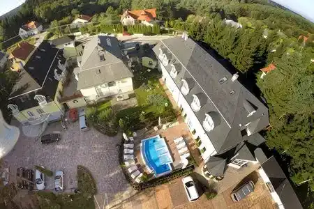 Gosztola Gyöngye-az erdő szállodája - 1