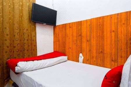 RedDoorz at Golden Inn Tugu Yogyakarta - 3