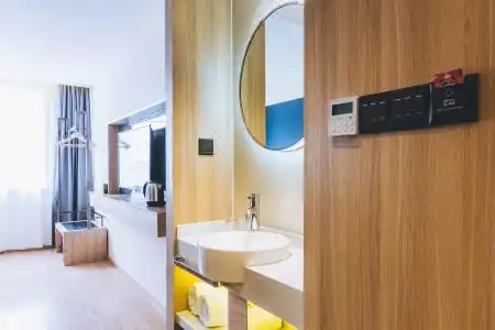 Ibis Styles - 21
