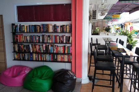 D D Inn Beach Hostel - 5