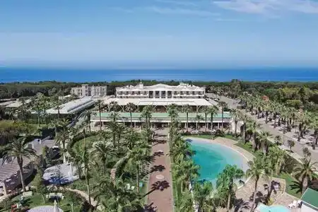 Savoy & Spa - Preferreds & Resorts - 0