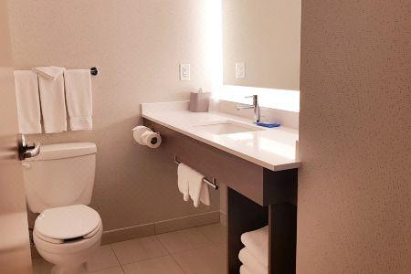 Holiday Inn Express & Suites SURREY by IHG - 40