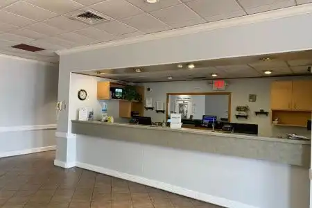 EZ8 Motel Airporter - 4