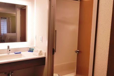 Holiday Inn Express & Suites SURREY by IHG - 75