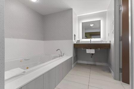 Holiday Inn Express & Suites SURREY by IHG - 58