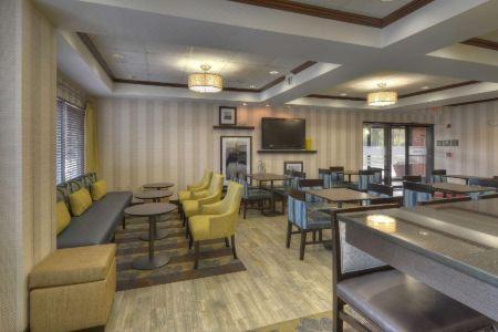Hampton Inn Amelia Island at Fernandina Beach - 8
