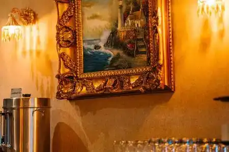 Bella View Art Boutique - 9