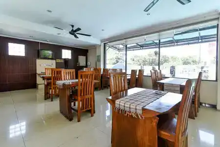 RedDoorz Plus near Mall Bali Galeria 2 (ex. Sylvia Bali Suite Residence) - 5
