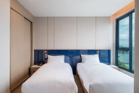 S Sriracha & Residence - 126