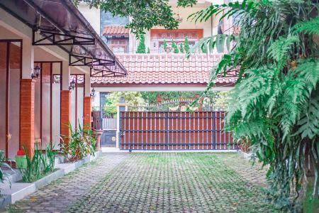 Omah Tentrem Syariah Guest House - 10