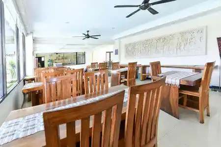 RedDoorz Plus near Mall Bali Galeria 2 (ex. Sylvia Bali Suite Residence) - 1