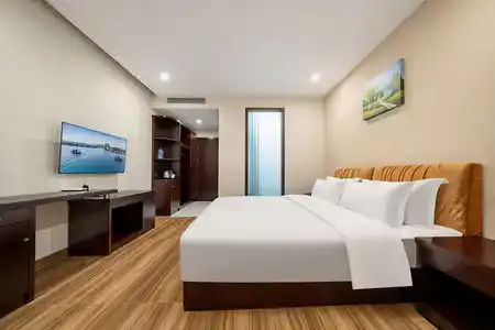 Riverside · Waterfront - 11