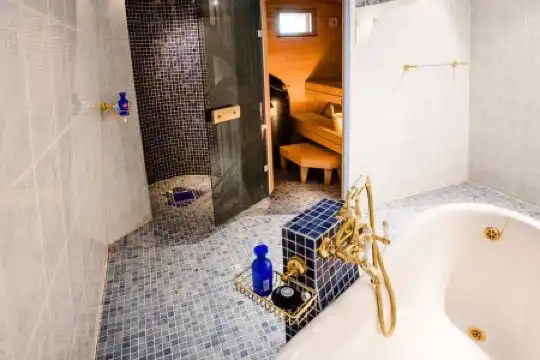 Aurora Queen Resort Igloos - 81