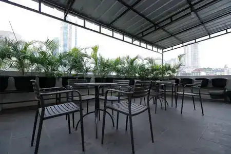 RedDoorz Plus near Plaza Indonesia - 2