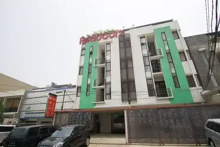 RedDoorz Plus near Plaza Indonesia - 4