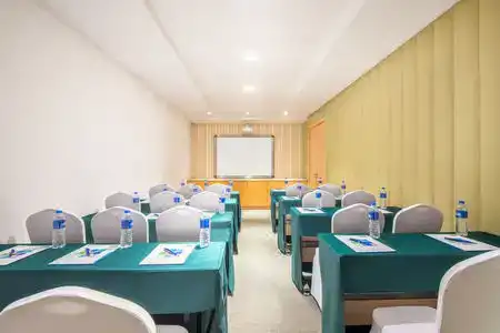 Holiday Inn Express City Center - 10
